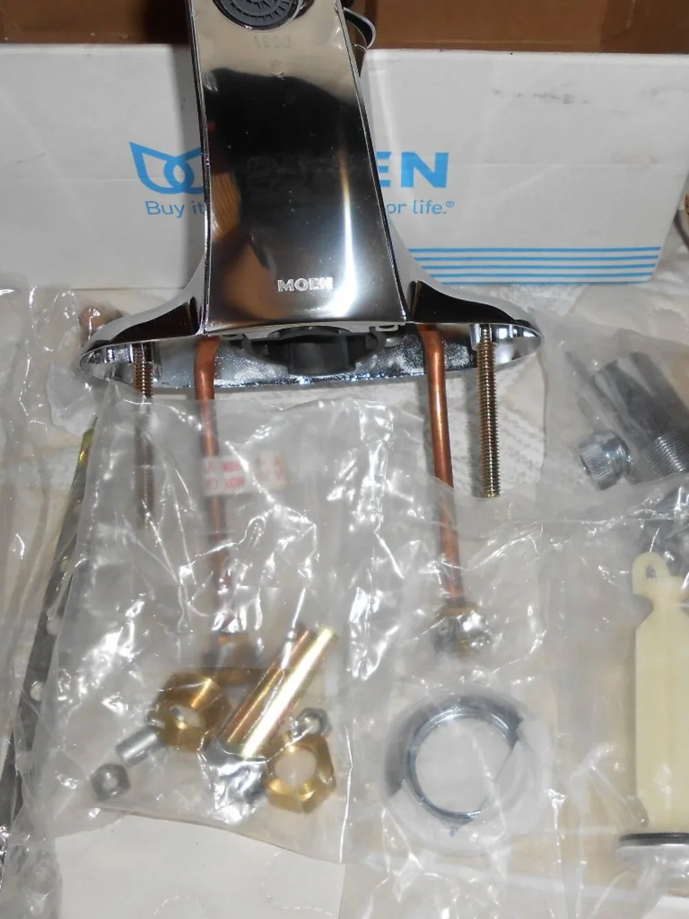Moen L4621 Chateau Single Handle Bathroom Faucet Chrome New in Box